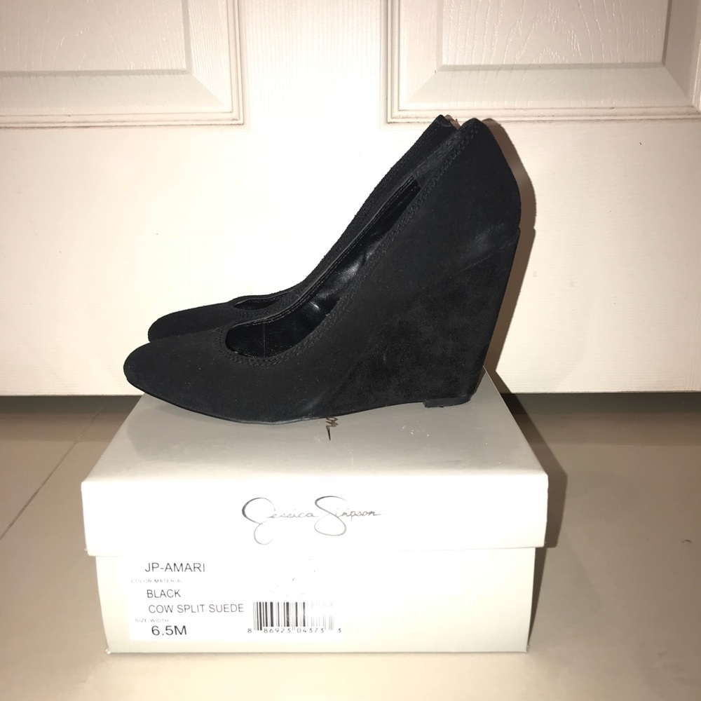 Jessica Simpson Amari suede wedge. Size 6.5